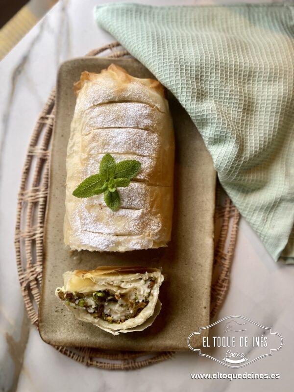 Una vez frío espolvoreamos con azúcar glas.